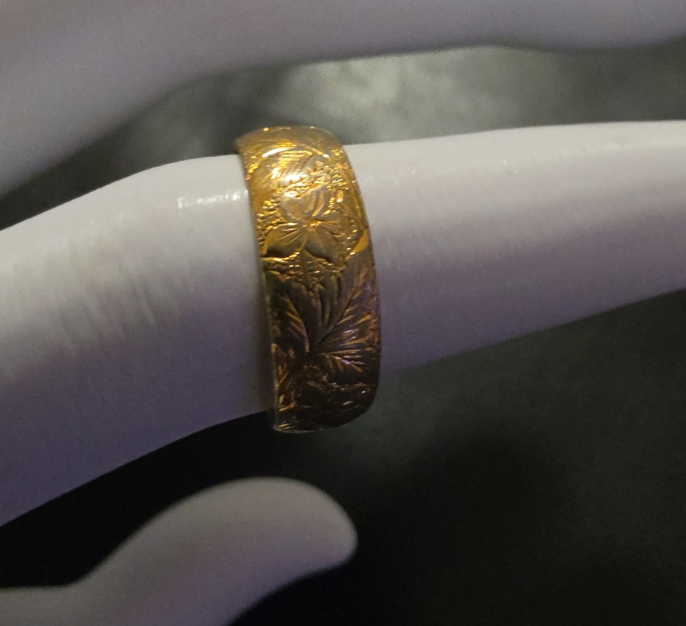 Avon Gold Floral Engraved Women’s Band